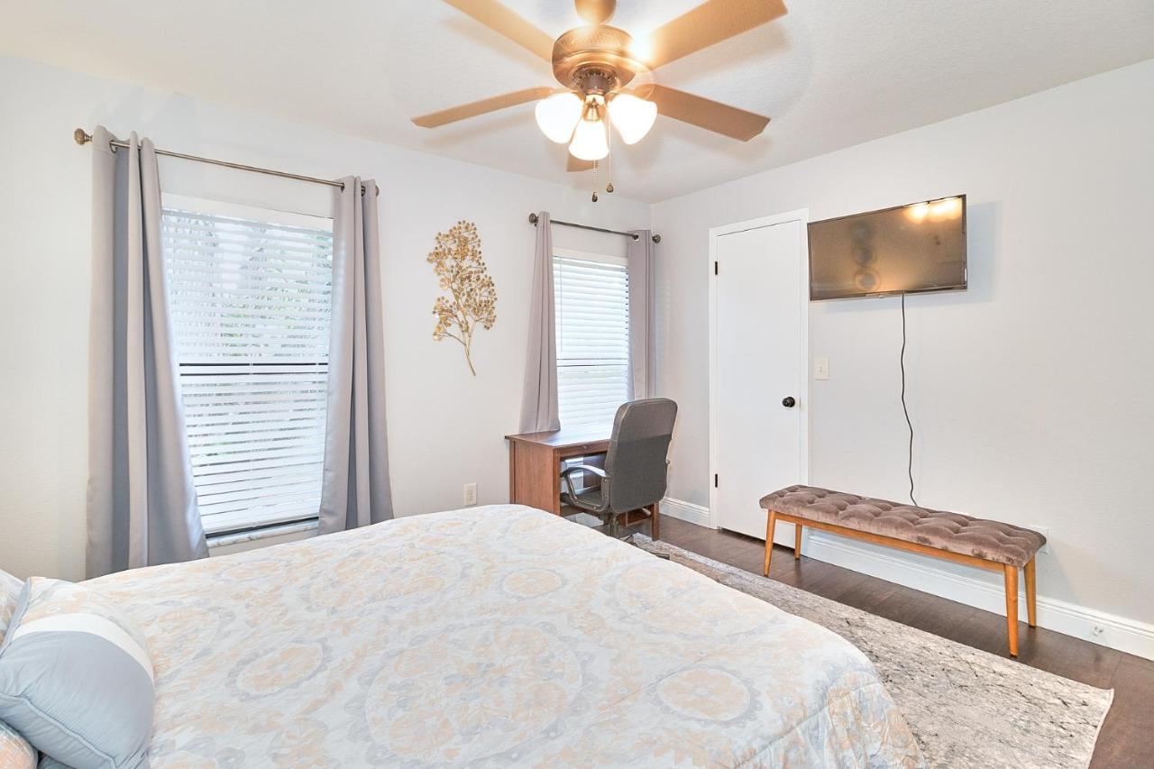 South Tampa Retreat Fenced Yard, Top Location! Exterior photo